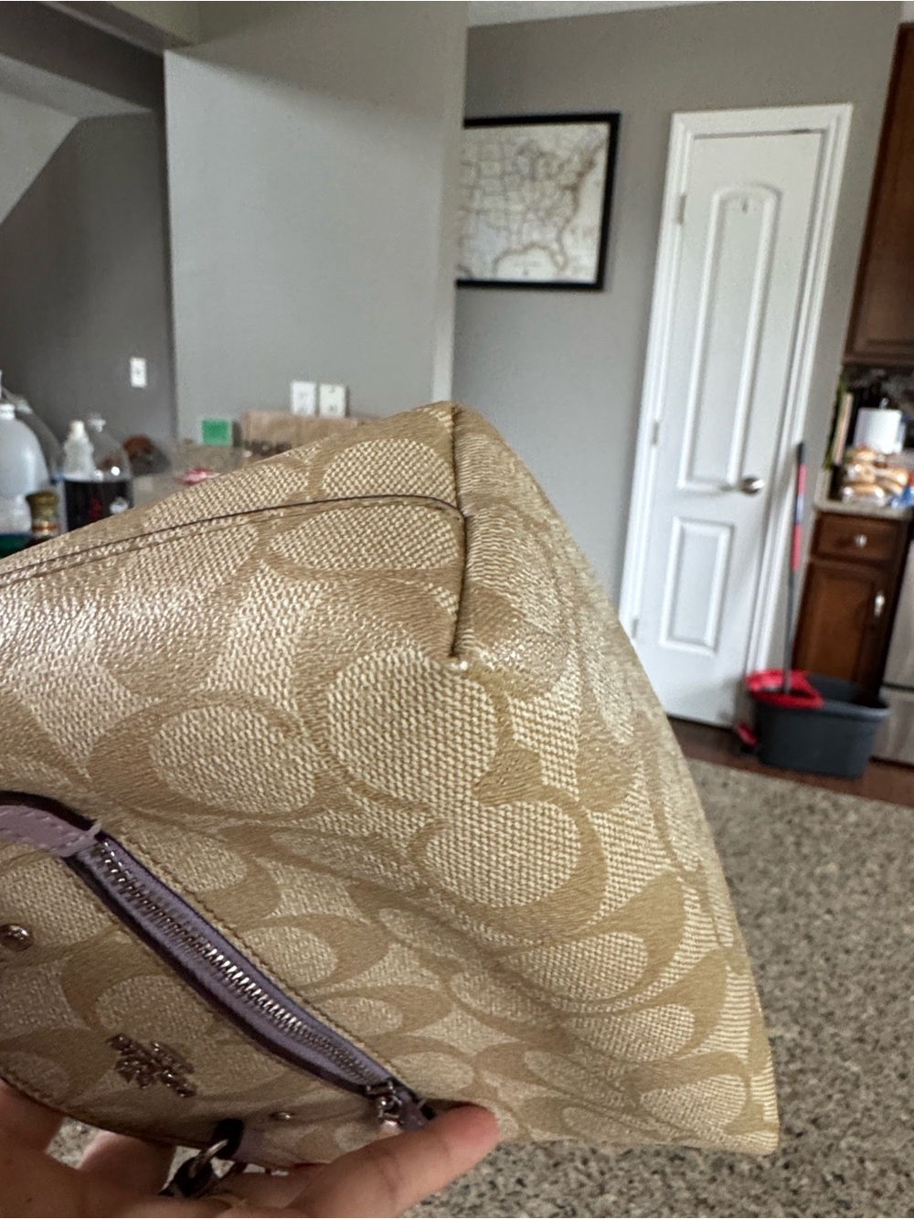 ❤️Very cute ❤️Coach Tan Signature Canvas Crossbody Satchel with Lilac Trim - Picture 9 of 17